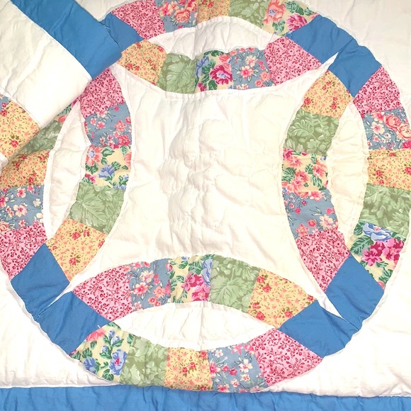 Granny Cottage Core quilted  pillow cases by American Pacific x2 /floral/cotton - Picture 2 of 8